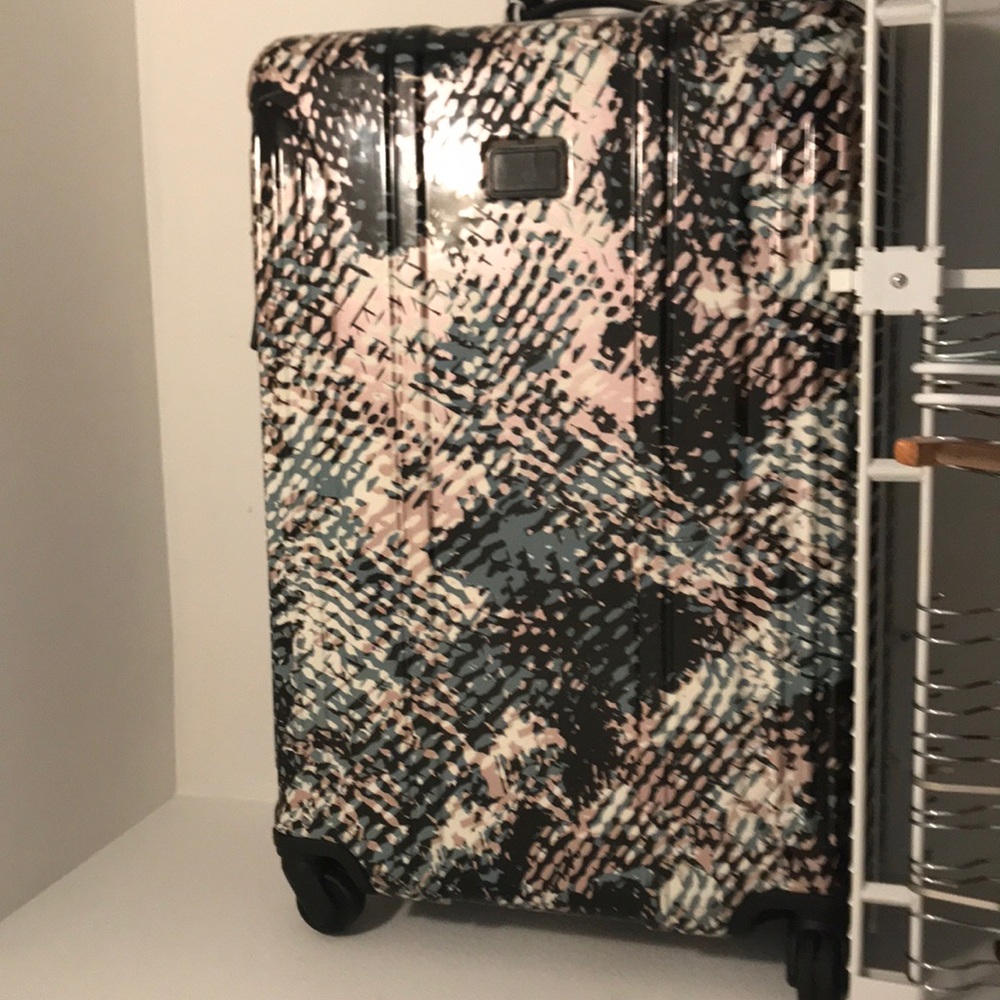 TUMI Checked luggage suitcase!!! Great Condition